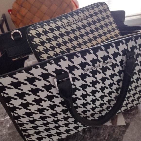 Michael Kors Handbag Elegant Black and White with wallet - Picture 1 of 6